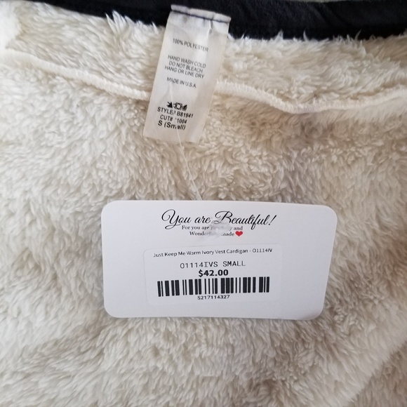 ☀️3/$25 Faux Fur Warm Ivory Black Vest Cardigan - Picture 5 of 6
